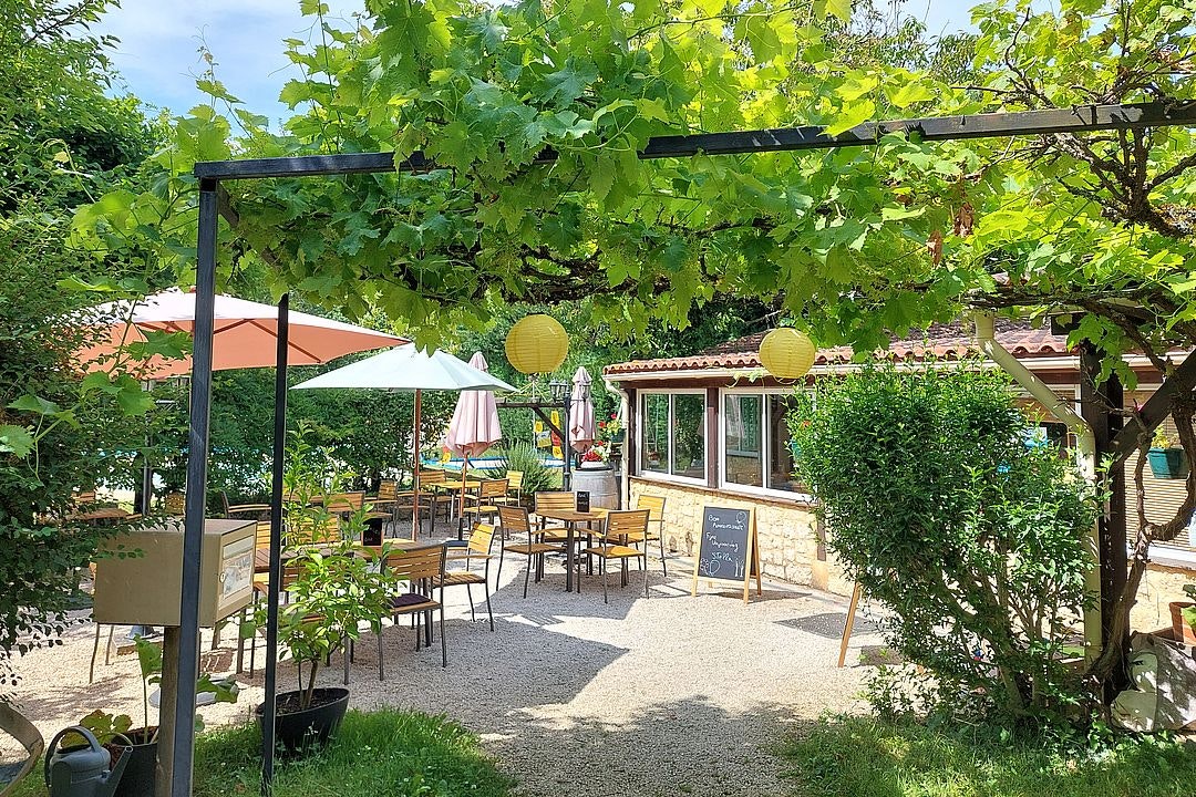 Camping Ecoresponsable Le Rêve  Camping Le Rêve  - Restaurant mit Terrasse auf dem Campingplatz