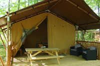 Camping Le Rêve - Glamping Zelt auf dem Campingplatz mit überdachter Veranda