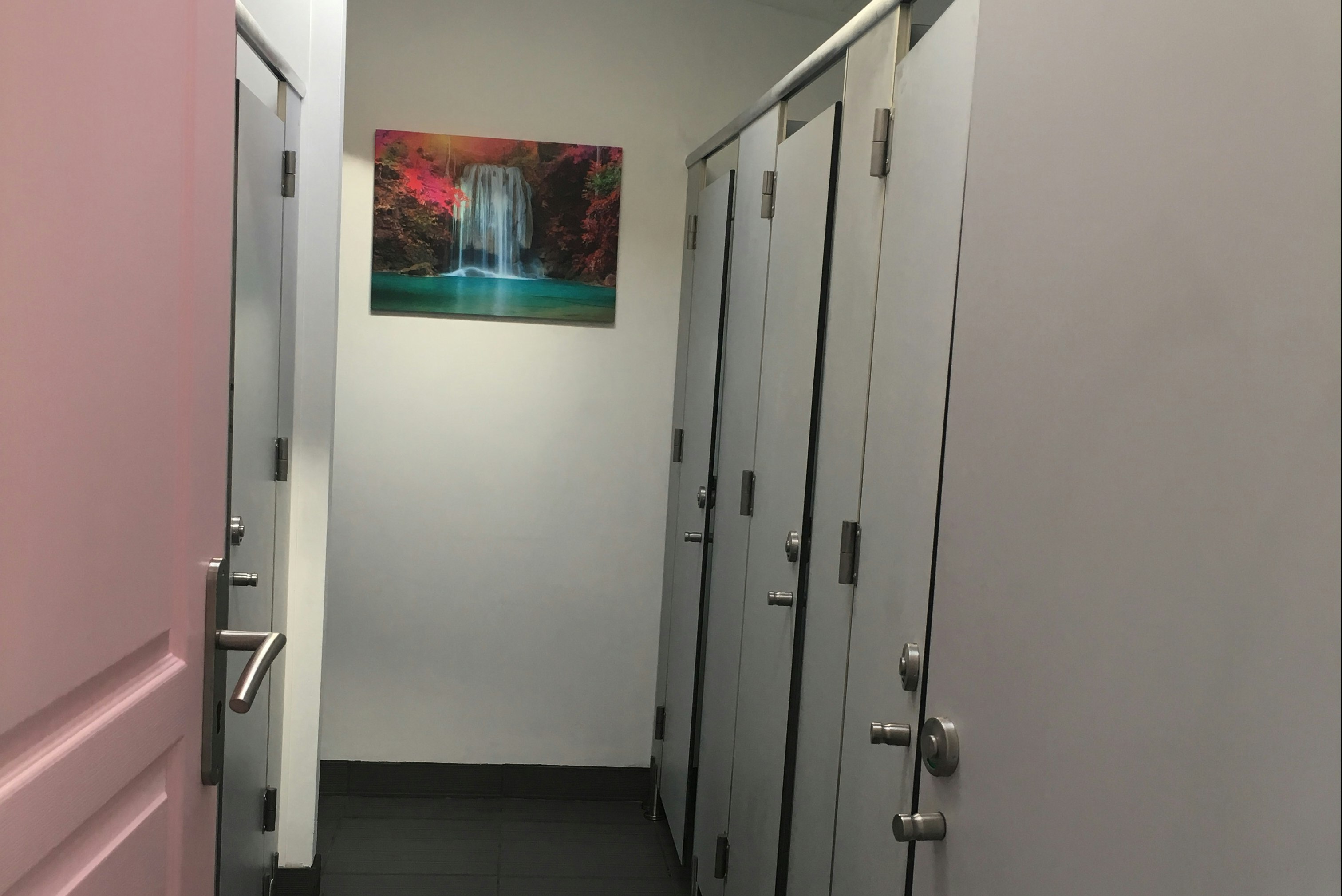 Camping Le Serpolin  - Innenansicht des Sanitärgebäudes