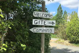Camping Le Serpolin - Eingangsschild des Campingplatzes