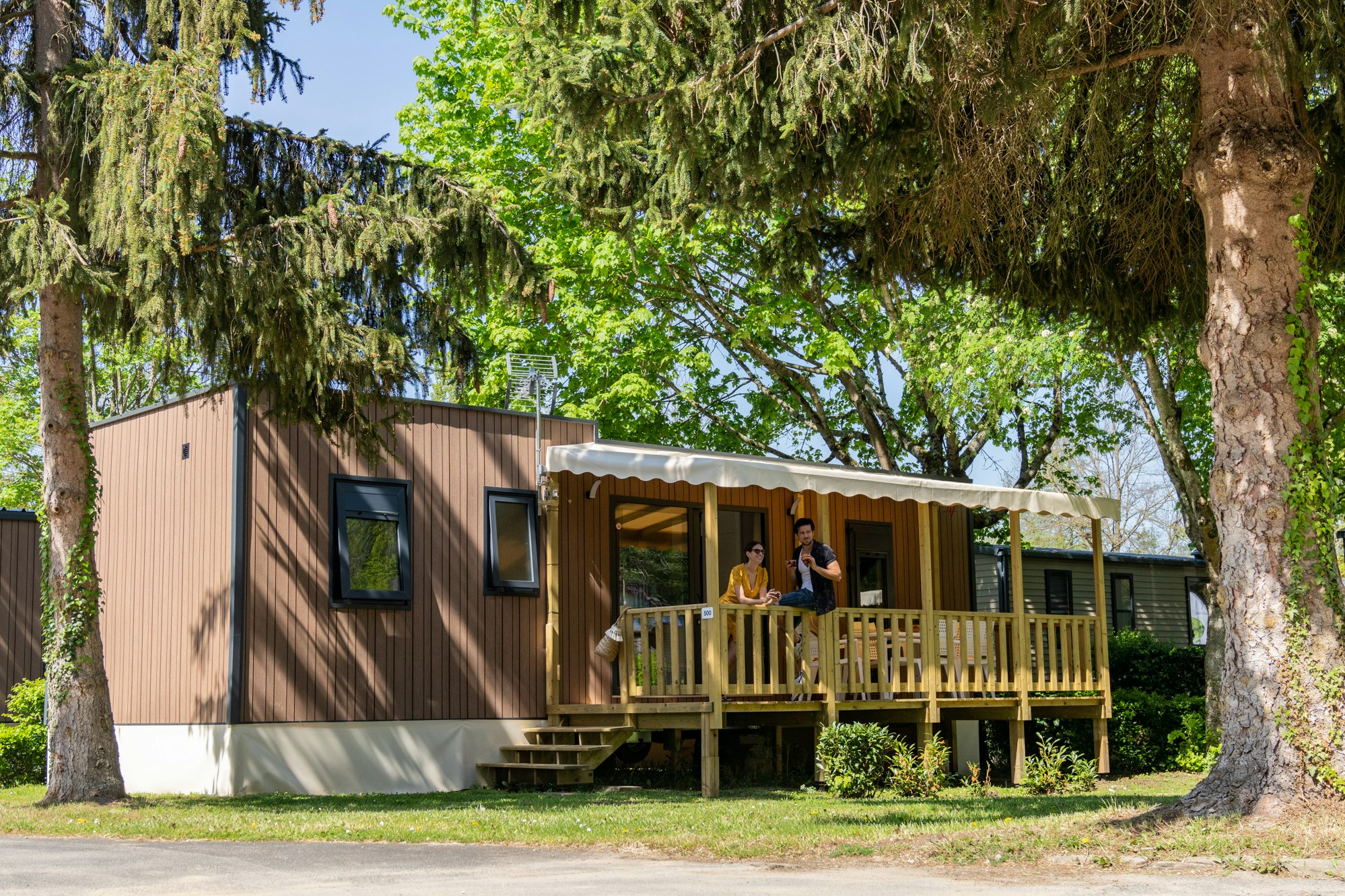Country Park Crécy la Chapelle  Camping Le Soleil de Crécy  - Mobilheim mit Terrasse auf dem Campingplatz