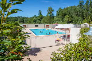 Camping Le Soleil des Bastides - Campingplatz mit Pool