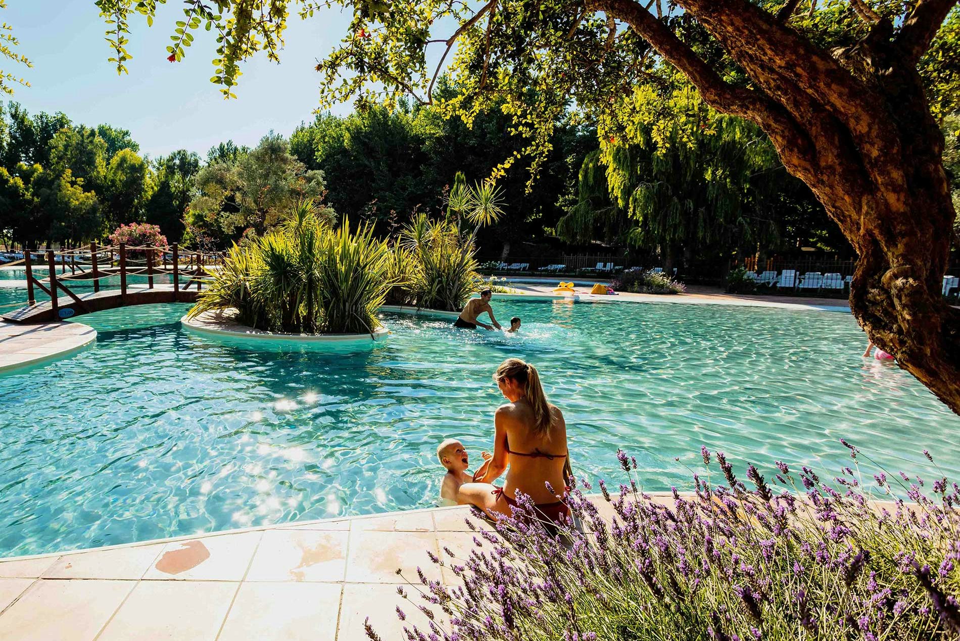 Yelloh! Village Le Sérignan Plage - Pool im Freien auf dem Campingplatz