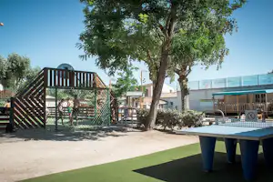 Camping Le Suroit - Tischtennis und Sportplatz auf dem Campingplatz