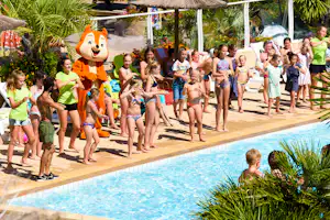 Camping Leï Suves - Kinderanimation am Pool vom Campingplatz