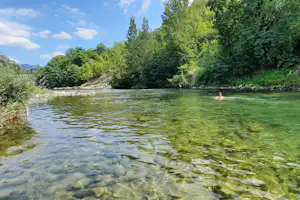 Camping Le Taranis - Blick auf den Fluss am Campingplatz