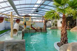 Camping Club MS Le Trianon - Überdachter Bereich des Wasserparks mit Kinderbecken