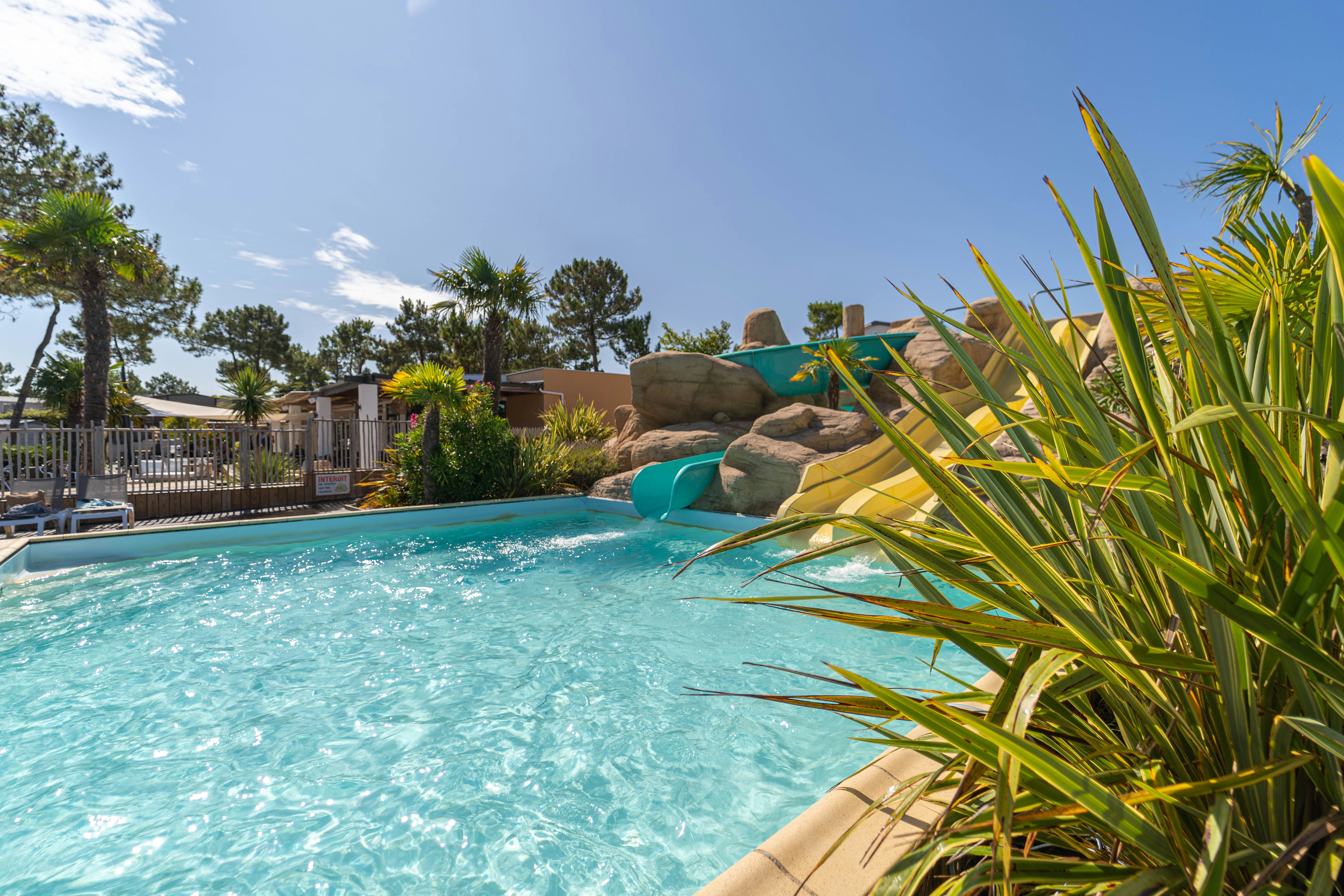 Camping Le Tropicana  - Rutschen im Wasserpark des Campingplatzes