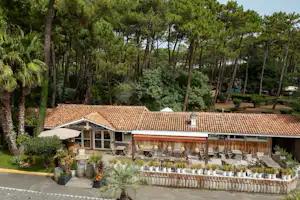 Camping Le Truc Vert - Außenansich Restaurant aus der Vogelperspektive