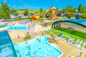 Capfun Camping Le Val d'Authie - Freibad mit mehreren Becken und Wasserrutschen
