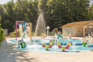 Camping Le Val de Bonnal - Wasserspielplatz auf dem Campingplatz