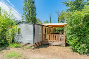 Camping Le Val de Durance - Mobilheim mit Terrasse auf dem Campingplatz