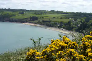 Camping Le Varquez-sur-Mer - Blick auf das Meer und den Strand in der Nähe vom Campingplatz