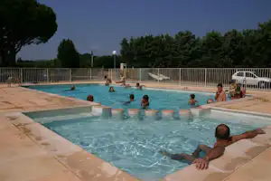 Camping de Vaudois Camping Le Vaudois - Pool im Freien auf dem Campingplatz