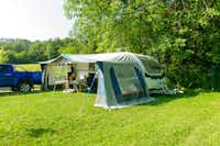 Camping Le Vaugrais - Stellplatz im Halbschatten