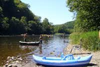 Camping Le Vaurette  -  Kanu fahren am Dore Fluss