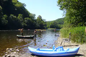 Camping Le Vaurette - Kanu fahren am Dore Fluss