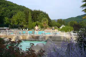 Camping Le Vaurette - Poolbereich auf dem Campingplatz