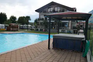 Camping Le Vele - Pool am Restaurant