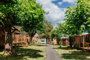 Yelloh! Village Lo Velâjo Camping Le Verger Fleuri - Mobilheime auf dem Campingplatz