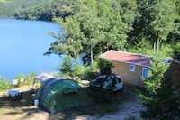 Camping Le Viaduc  - Zeltstellplatz und Mobilheim mit Blick auf den Fluss
