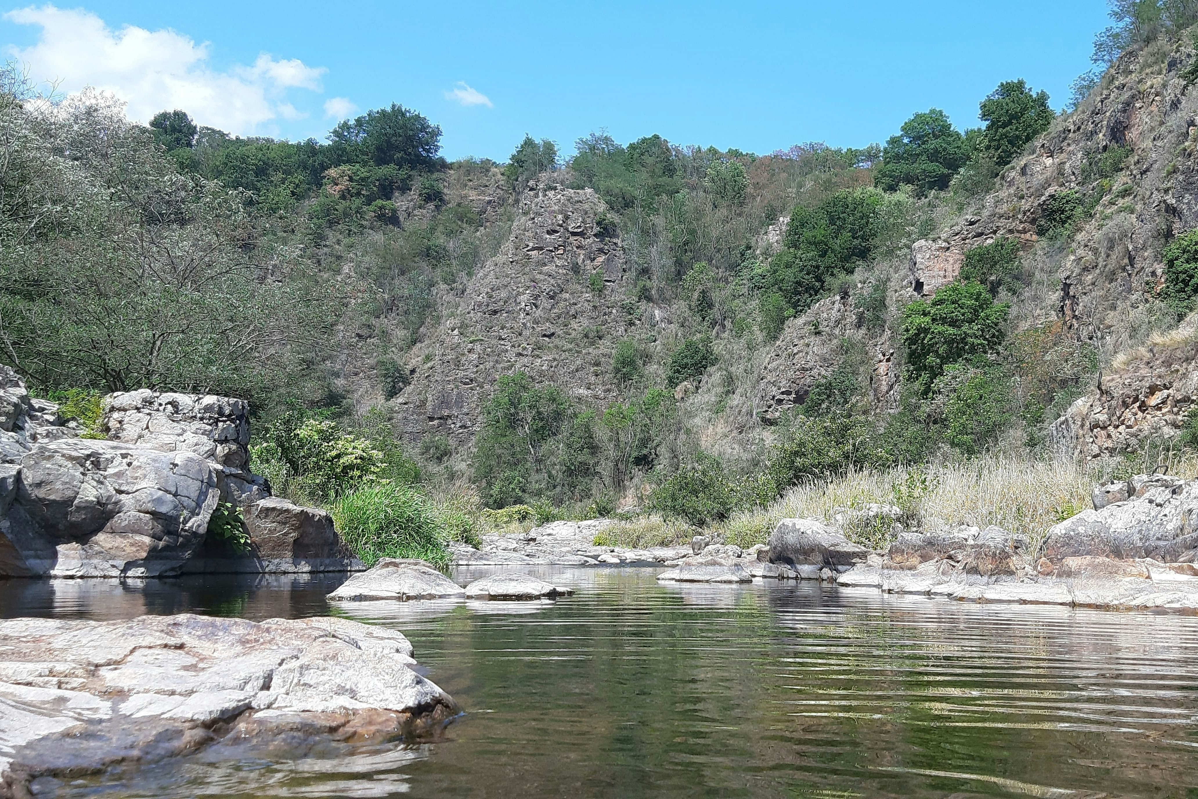 Camping Le Viaduc - Fluss in der Nähe vom Campingplatz