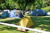 Camping de Vidy  -  Zeltstellplätze im Grünen auf dem Campingplatz
