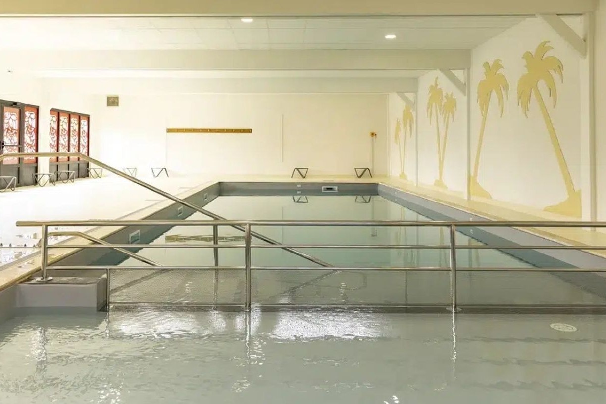 Flower Camping Le Vieux Moulin - Hallenbad auf dem Campingplatz