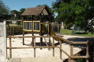 Camping Le Village de Florine - Spielplatz auf dem Campingplatz