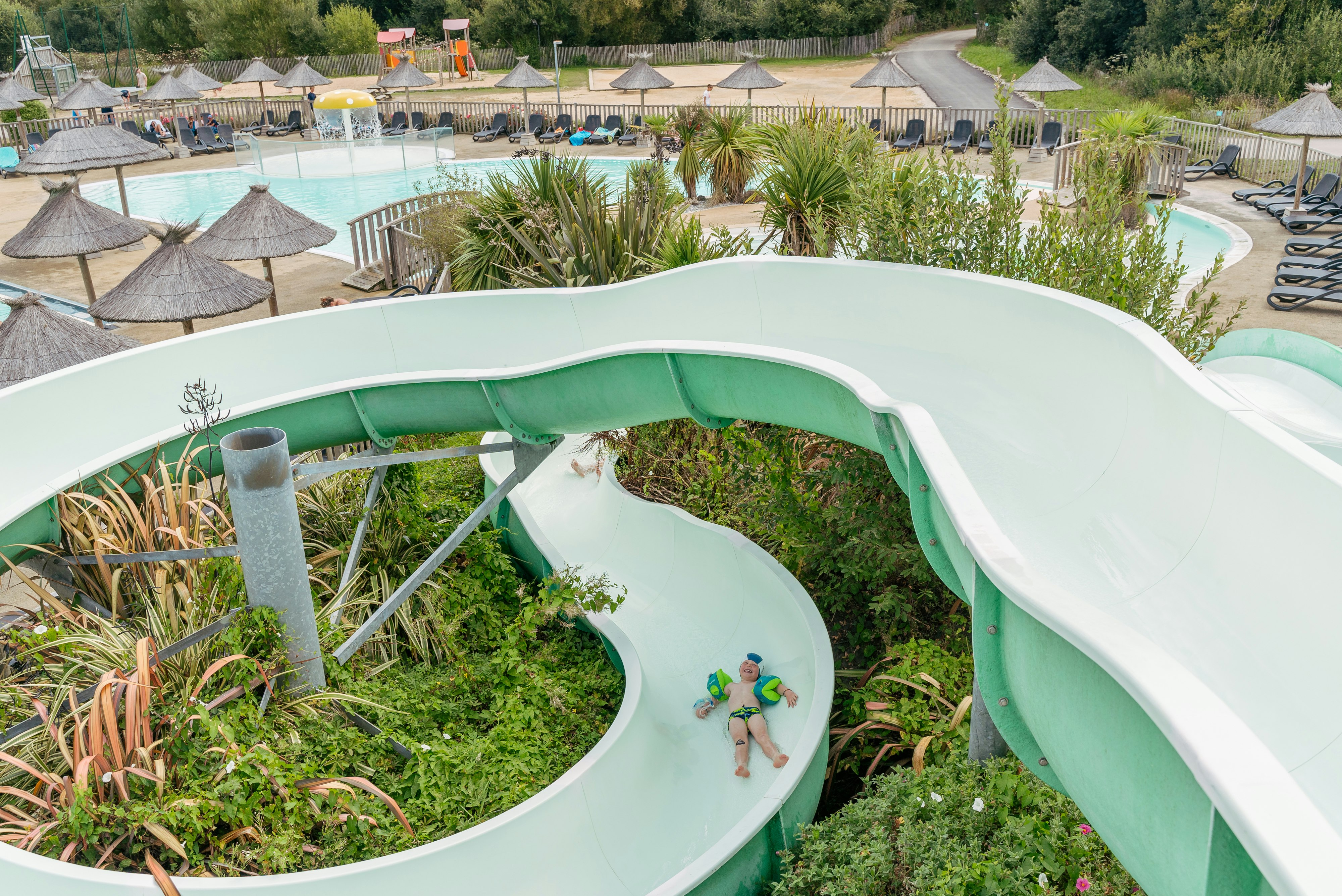 Flower Camping Le Vorlen  - Rutschen im Wasserpark des Campingplatzes