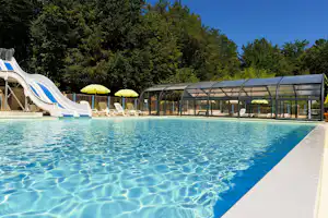 Camping Le Vézère Périgord - Pool vom Campingplatz Pool vom Campingplatz mit Wasserrutsche