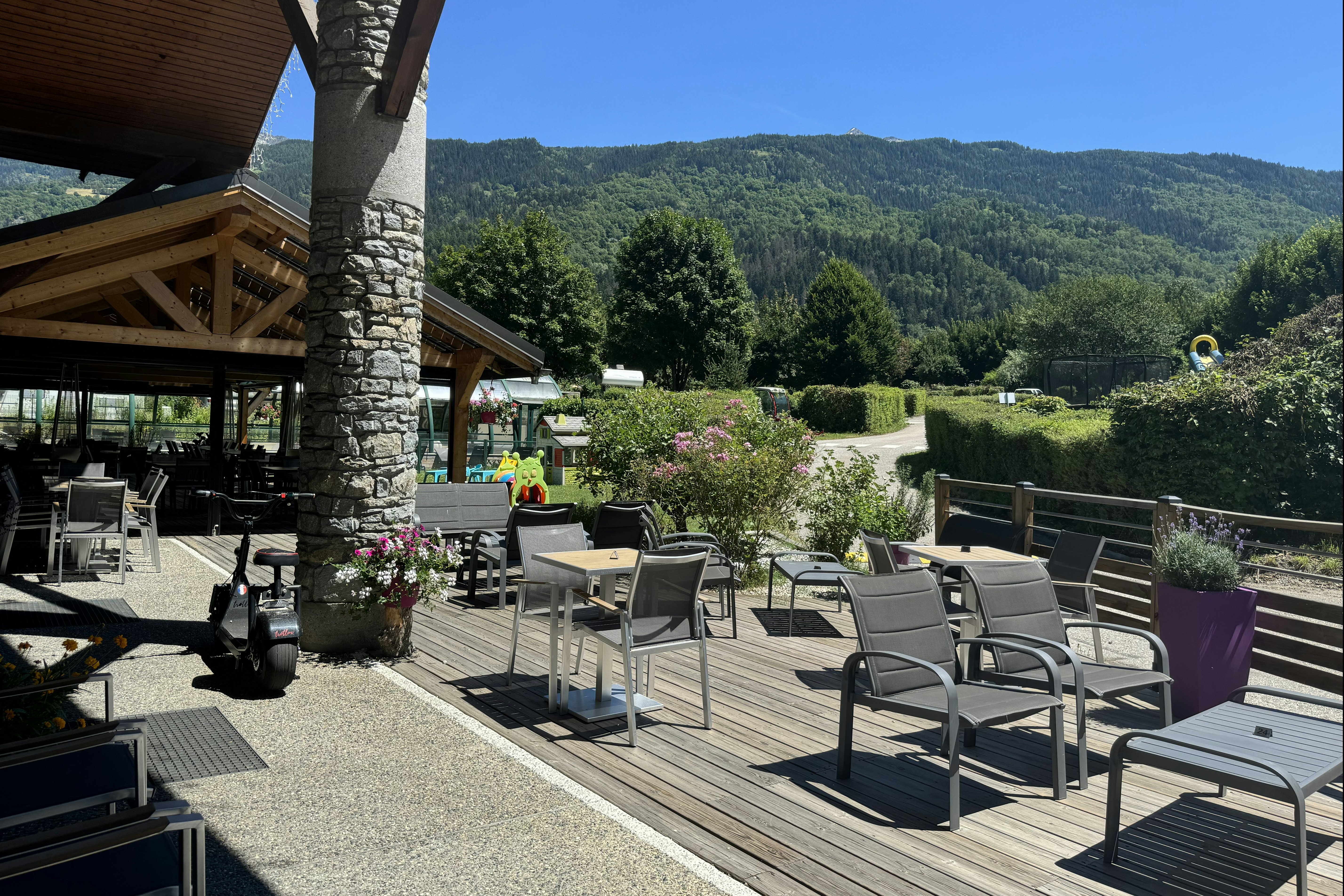 Camping L'Eden de la Vanoise - Außenansicht Restaurant auf dem Campingplatz