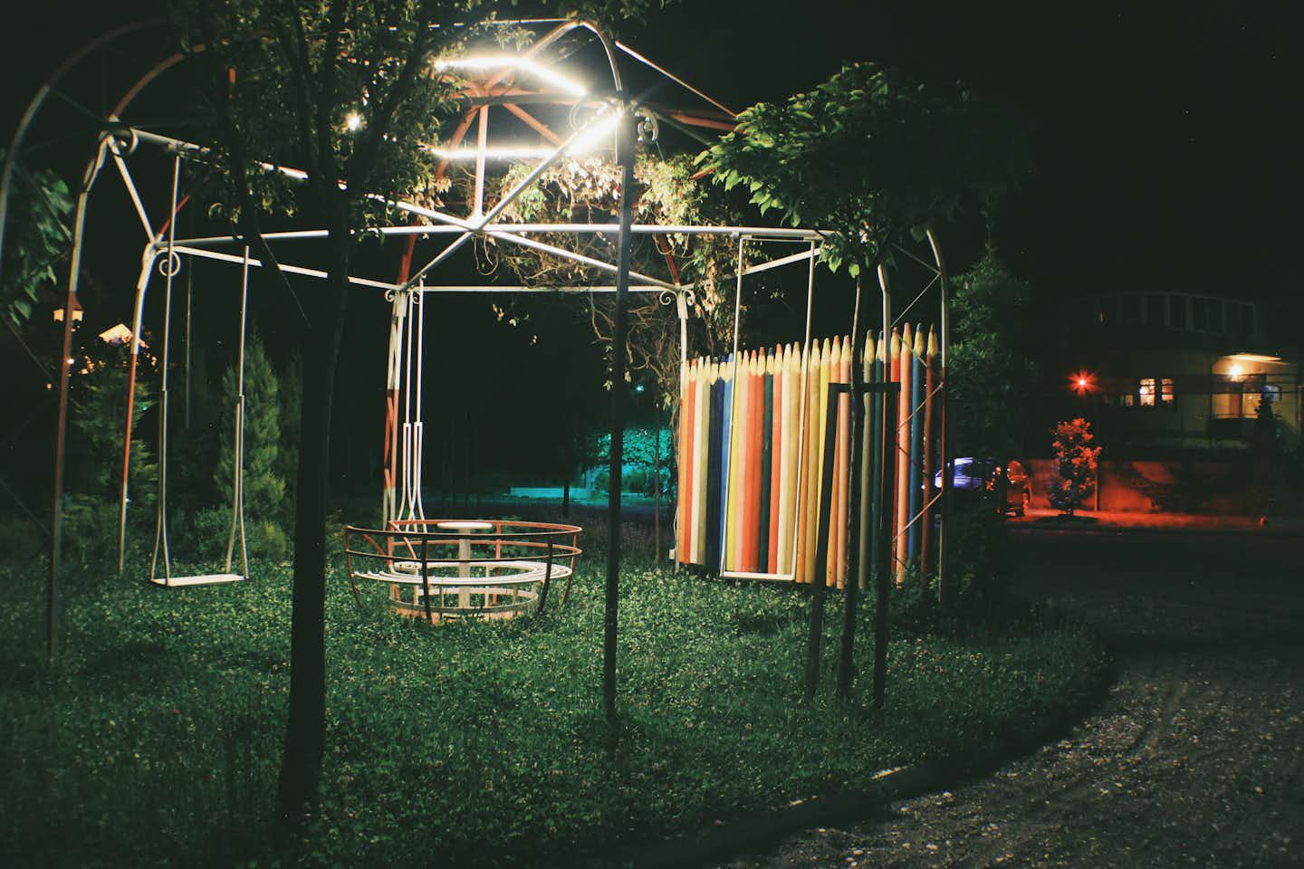 Camping Legjenda  -  Spielplatz vom Campingplatz bei Nacht