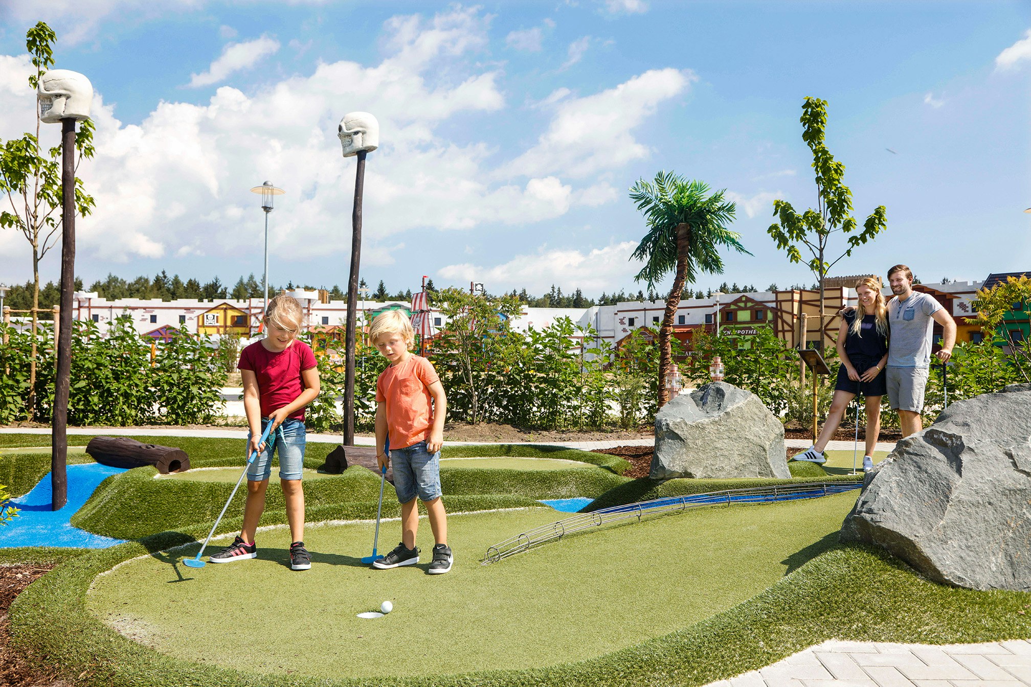 LEGOLAND Feriendorf Campingplatz gepflegte Minigolfanlage