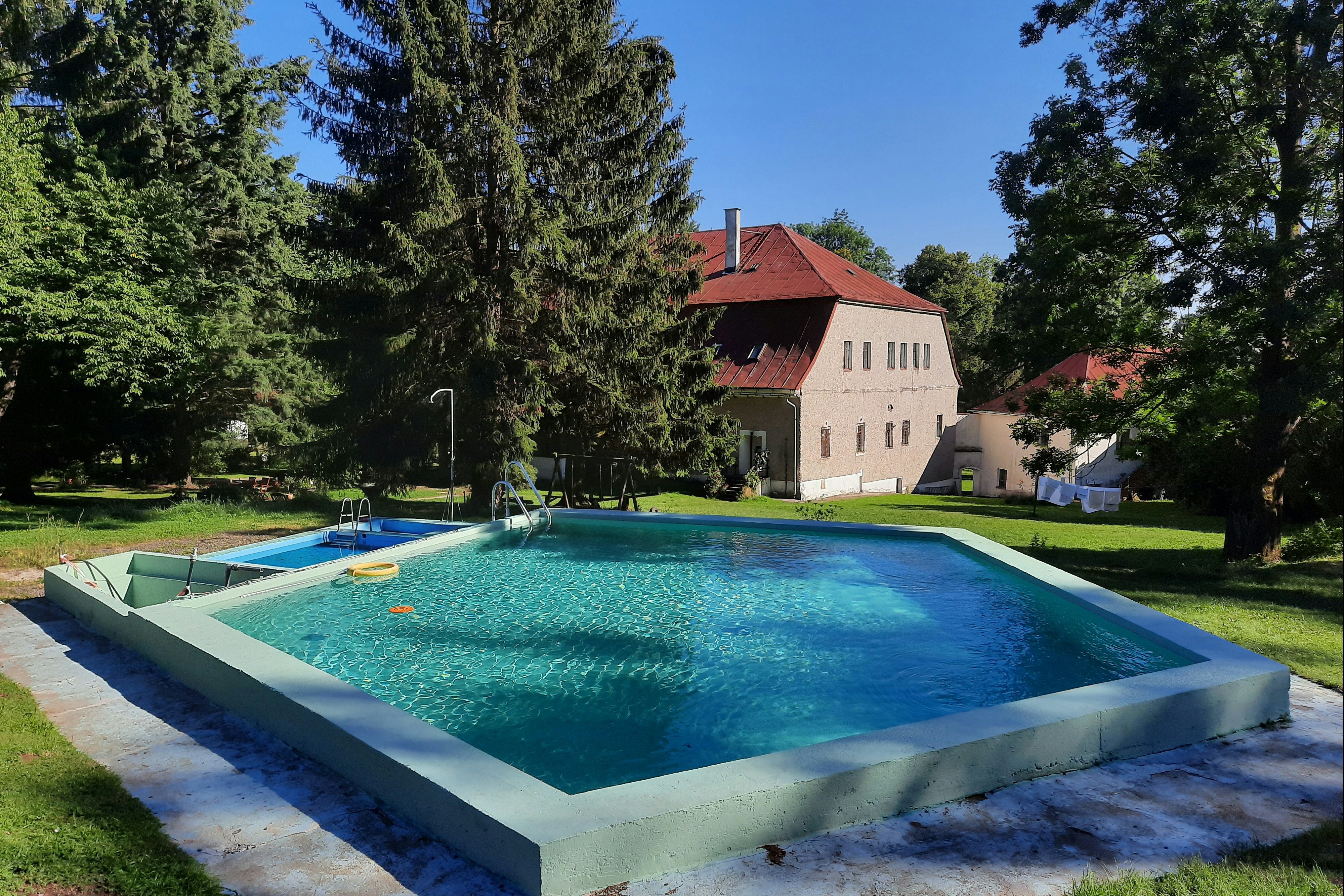 Camping Leśny Dwór -  Waldgut - Freibad auf dem Campingplatz