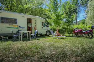 Camping Les 2 Vallées - Camper und campervan im grünen