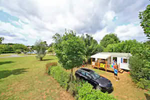 Camping Les 3 Caupain - Mobilheime mit Veranda auf dem Campingplatz