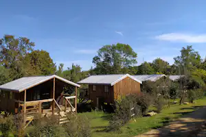 Camping Les 4 Saisons - Ferienwohnungen im Grünen auf dem Campingplatz