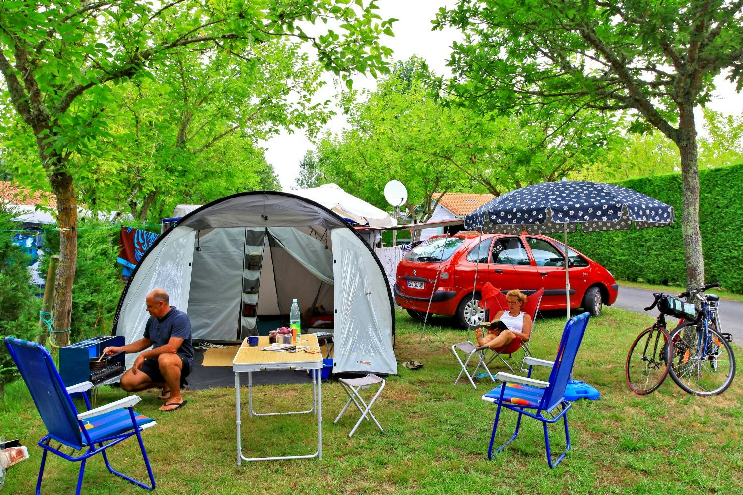 Camping Les Acacias - Zeltplätze auf dem Campingplatz