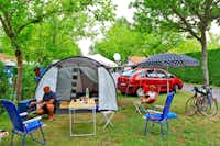 Camping Les Acacias - Zeltplätze auf dem Campingplatz
