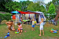 Camping Les Acacias -  Wohnwagenstellplätze auf dem Campingplatz