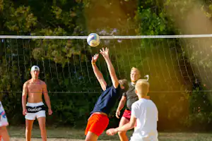 Yelloh! Village Médoc Océan Camping Les Acacias - Beachvolleyballfeld auf dem Campingplatz