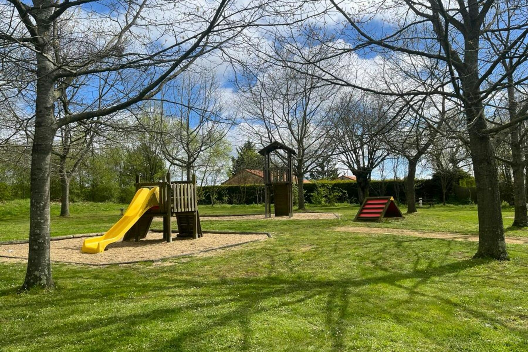 Camping Les Adilllons - Aquadis Loisirs  - Kinderspielplatz auf dem Campingplatz