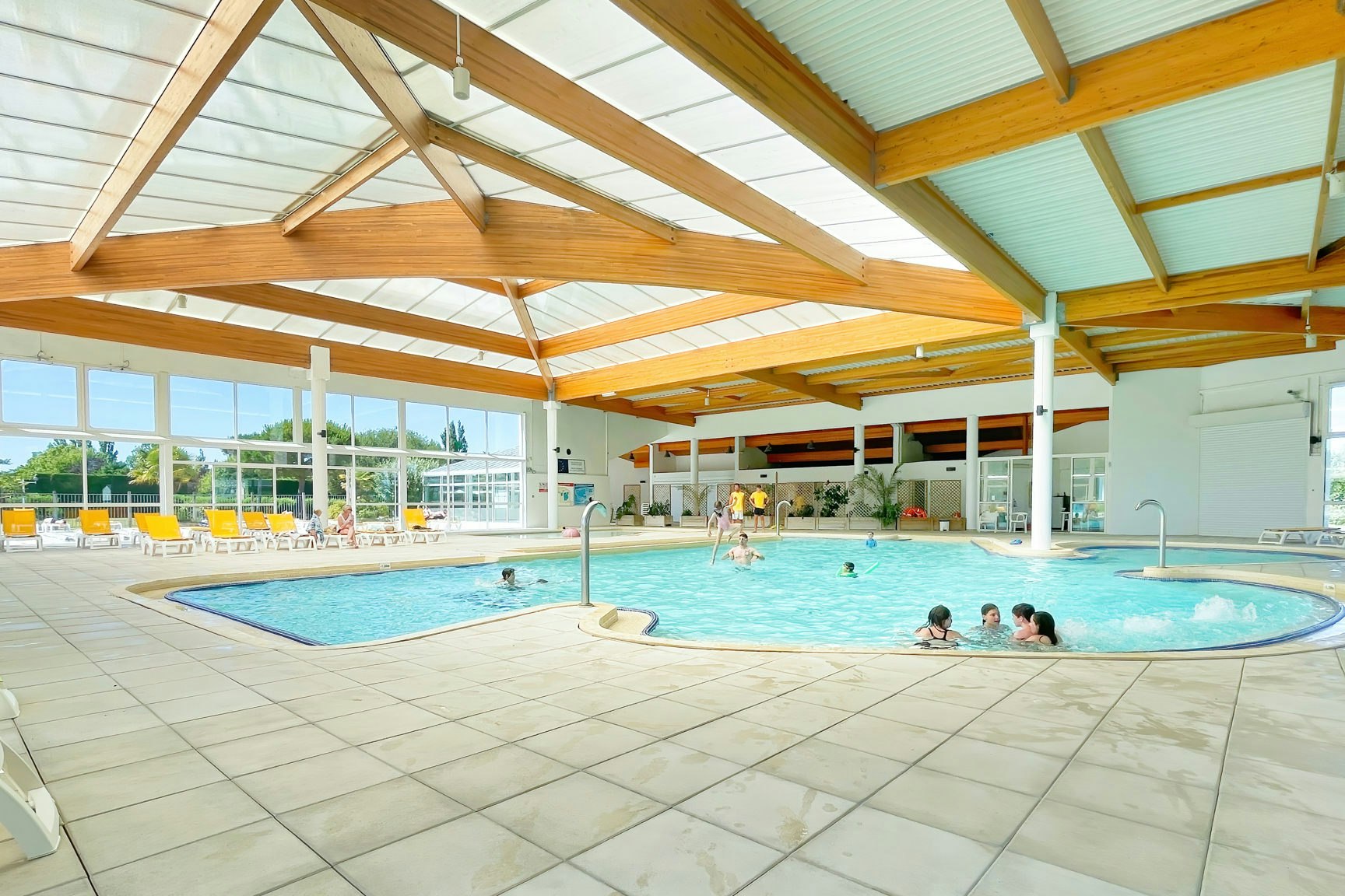 Camping Les Amiaux - Hallenbad auf dem Campingplatz