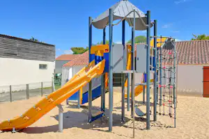 Camping Les Amiaux - Kinderspielplatz auf dem Campingplatz