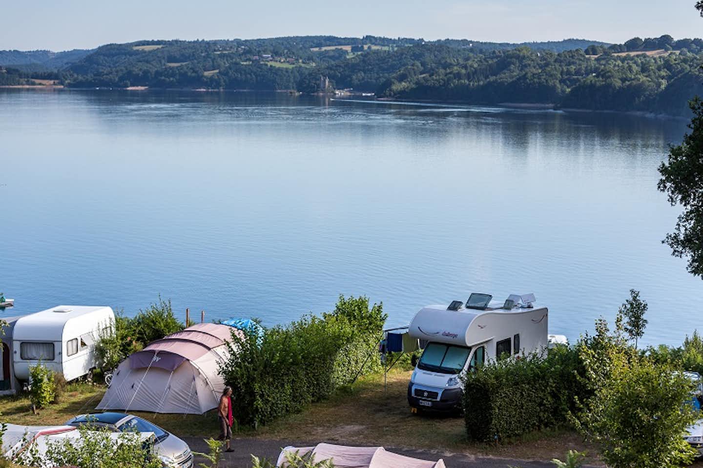 Camping les Aubazines - Wohnwagen- und Zeltstellplatz vom Campingplatz am Fluss