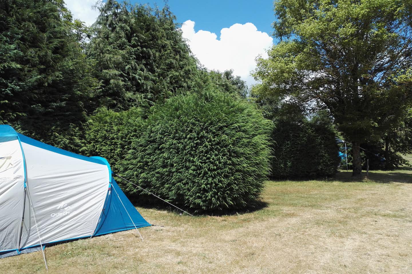 Camping Les Aurandeix - Zeltstellplatz im Grünen 