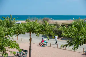 Camping Les Ayguades - Blick auf den Campingplatz direkt am Strand