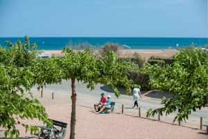Camping Les Ayguades - Blick auf den Campingplatz direkt am Strand