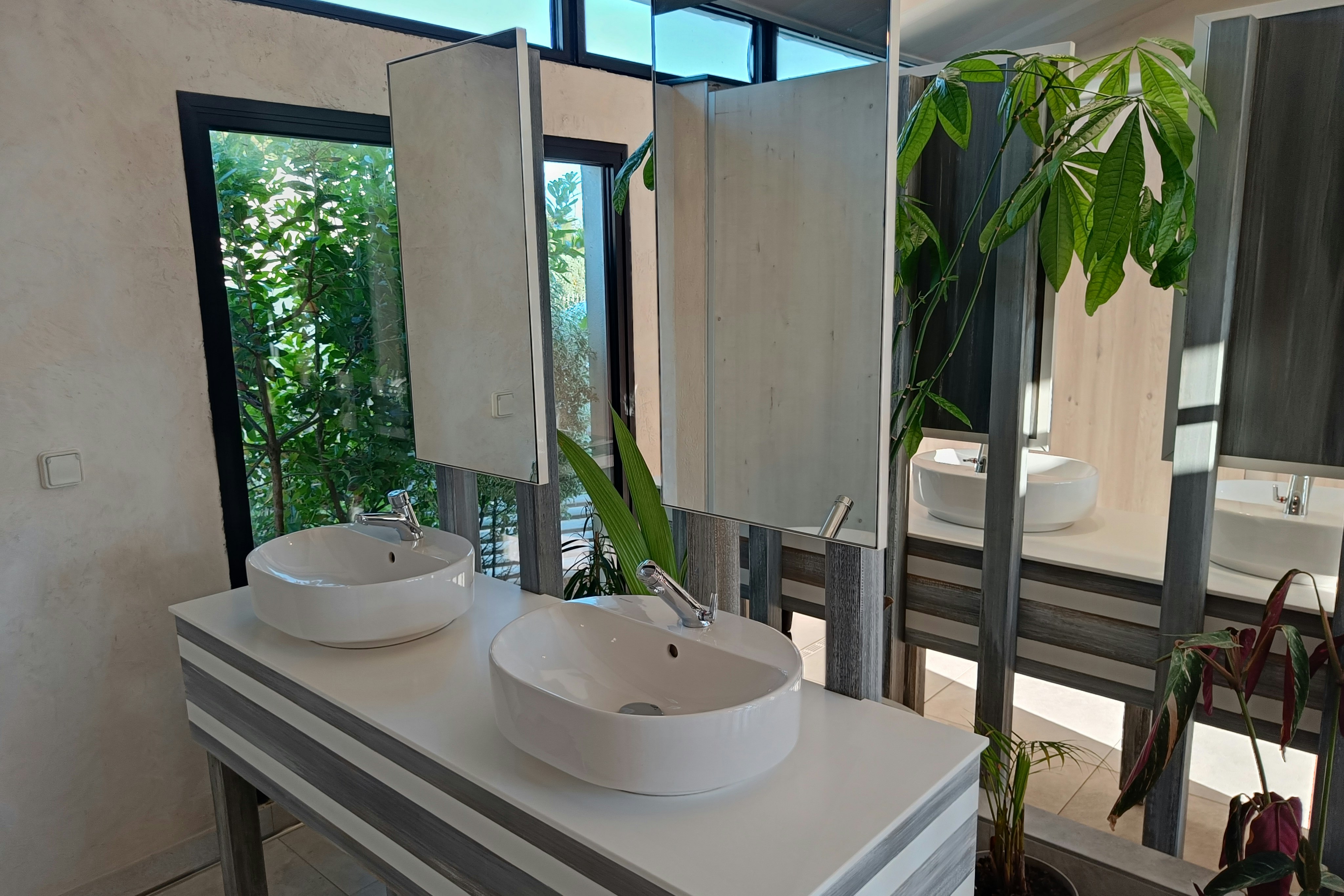 Camping Les Baleines - Waschbecken im Sanitärbereich